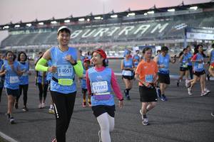 BIB: 087, 5018, 532, 53320
                            <button type="button" onclick="openModal(10463760)" class="btn btn-primary btn-sm float-right btn-popup" data-toggle="modal" data-target=".modal-high-quality">
                        <i class="fas fa-shopping-cart"></i> Add to Cart
                    </button>
                                            <button type="button" onclick="isThisMe(10463760, true)" class="btn btn-success btn-sm float-right btn-popup btn-isme hidden" data-toggle="tooltip" data-placement="bottom" title="นี่คือรูปของคุณใช่ไหม คลิกที่นี่เพื่อเอาเข้าอัลบั้ม">
                        <i class="fas fa-plus"></i> Add to album
                    </button>
                    <button type="button" onclick="isThisMe(10463760, false)" class="btn btn-warning btn-sm float-right btn-popup btn-isnotme hidden">
                        <i class="fas fa-ban"></i> Remove from album
                    </button>